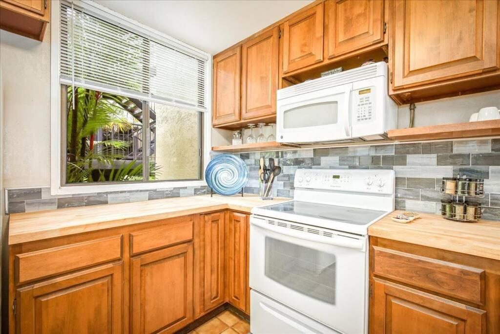 Beautiful 2/2 Condo In Kailua Kona. Ocean View! Bagian luar foto
