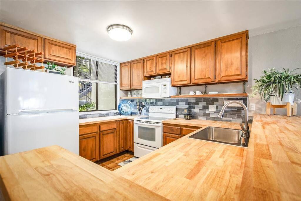 Beautiful 2/2 Condo In Kailua Kona. Ocean View! Bagian luar foto