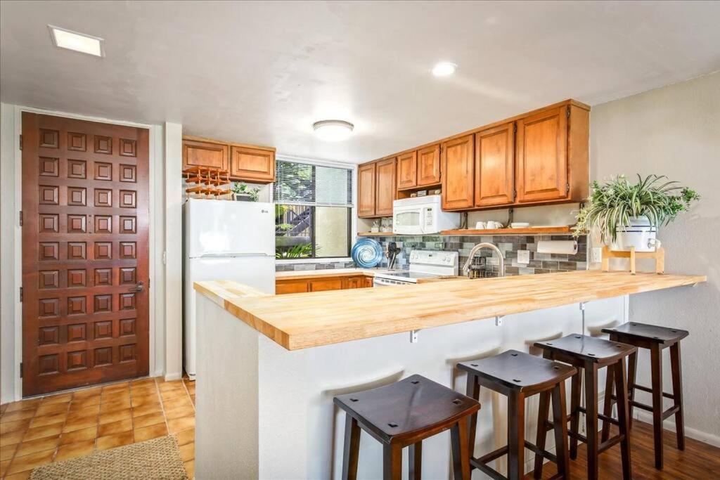 Beautiful 2/2 Condo In Kailua Kona. Ocean View! Bagian luar foto
